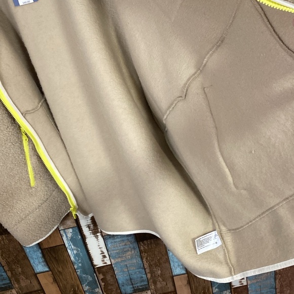 Universal thread teary bear neon green detail jacket - Picture 9 of 16